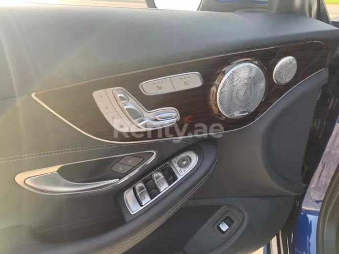 Dubai'de kiralık Mercedes C300 cabrio (Mavi), 2019