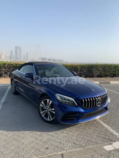 Dubai'de kiralık Mercedes C300 cabrio (Mavi), 2019