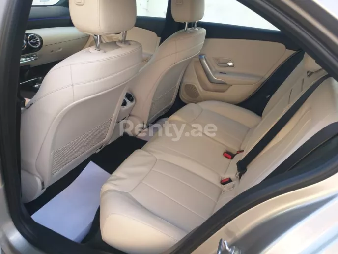 إيجار مرسيدس A 220 (اللون الرمادي), 2019 في دبي