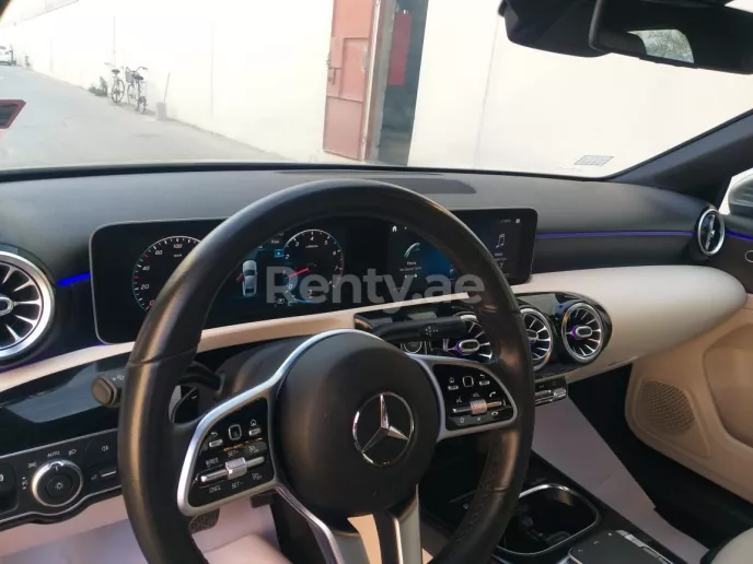 إيجار مرسيدس A 220 (اللون الرمادي), 2019 في دبي