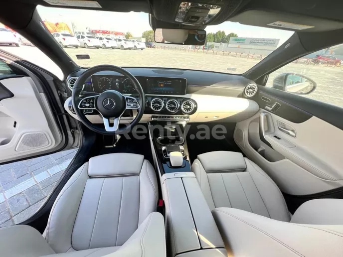 إيجار مرسيدس A 220 (اللون الرمادي), 2019 في دبي