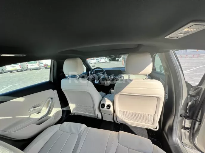 إيجار مرسيدس A 220 (اللون الرمادي), 2019 في دبي