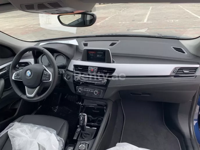 BMW X2 (Azul), 2022 para alquiler en Dub&aacute;i