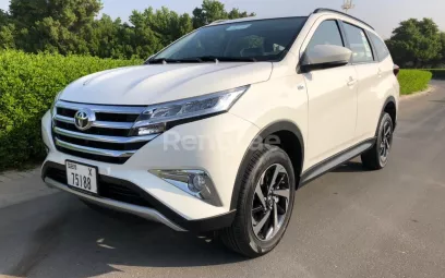 在迪拜 租 丰田拉什 (白色), 2022