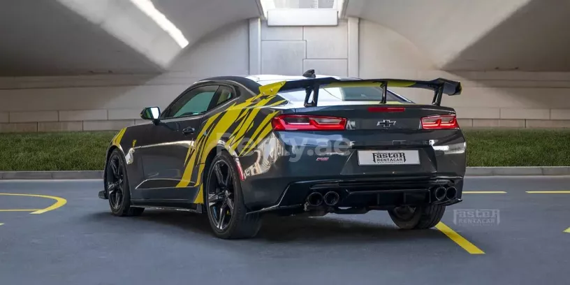 Chevrolet Camaro (Zwart), 2020 te huur in Dubai