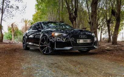 Audi A5 (Negro), 2020 para alquiler en Dub&aacute;i
