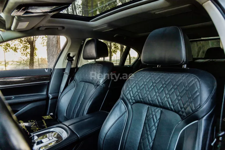 BMW 7 Series (Grise), 2020 &agrave; louer &agrave; Duba&iuml;