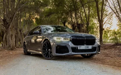 Dubai'de kiralık BMW 7 Serisi (Gri), 2020