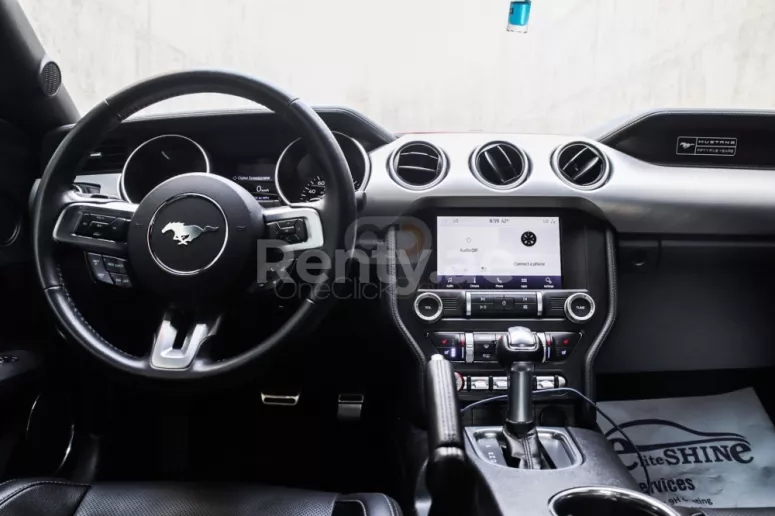 Ford Mustang (Красный), 2020 для аренды в Дубай
