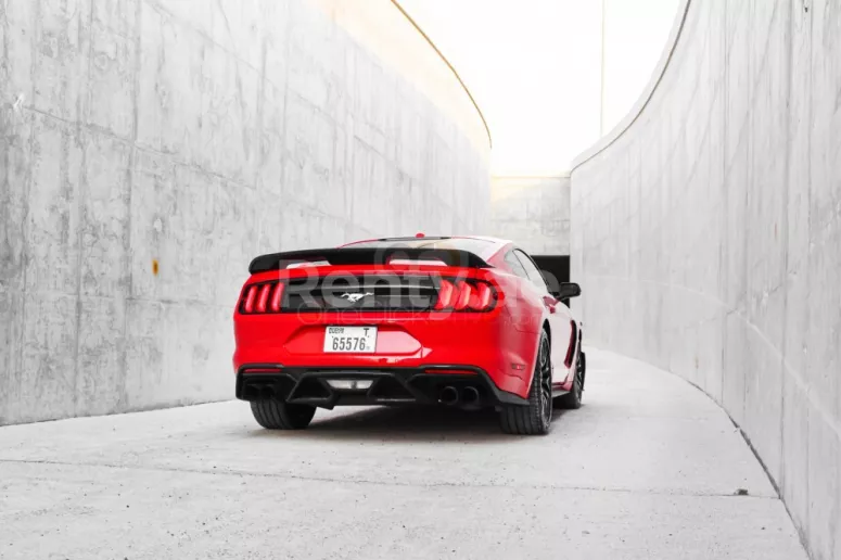 Ford Mustang (Красный), 2020 для аренды в Дубай