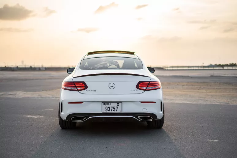 Mercedes Classe C (Blanc), 2019 &agrave; louer &agrave; Duba&iuml;