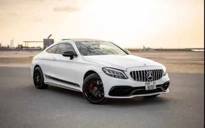 Mercedes C Класс (Белый), 2019 для аренды в Дубай