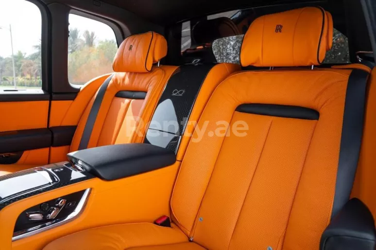 Rolls Royce Cullinan (Gris), 2021 para alquiler en Dub&aacute;i