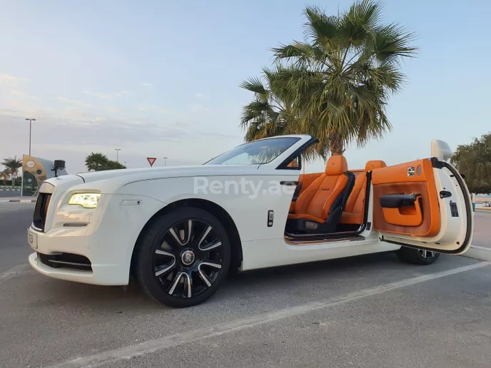 Rolls Royce Dawn Black Badge (Blanc), 2020 &agrave; louer &agrave; Duba&iuml;