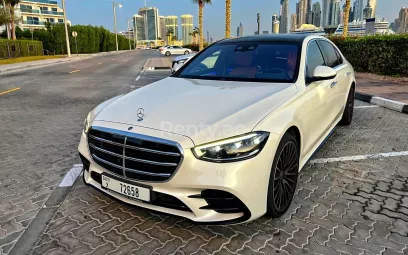 Mercedes S500 Class (Белый), 2022 для аренды в Дубай