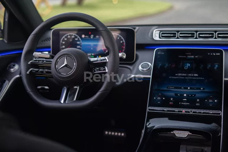 Mercedes S500 Class (Nero), 2021 in affitto a Dubai