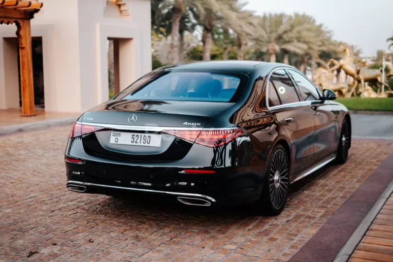 Mercedes S500 Class (Nero), 2021 in affitto a Dubai