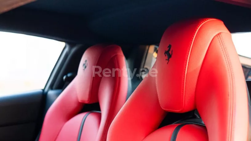 إيجار فيراري F8 تريبوتو (أحمر), 2020 في دبي