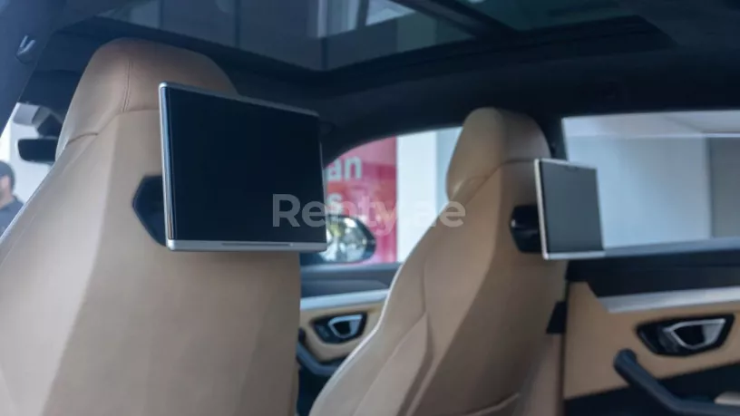 Dubai'de kiralık Lamborghini Urus (Koyu Mavi), 2019