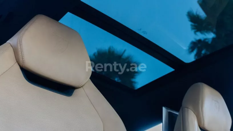 Dubai'de kiralık Lamborghini Urus (Koyu Mavi), 2019