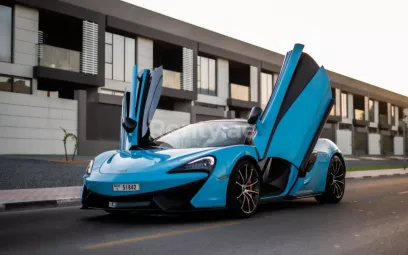 McLaren 570S (Blau), 2018 zur Miete in Dubai