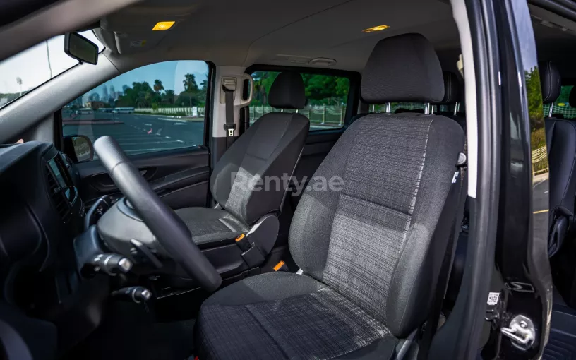 Dubai'de kiralık Mercedes Vito Serisi (Siyah), 2019