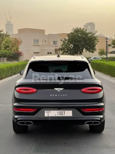 Bentley Bentayga (Schwarz), 2021  zur Miete in Dubai