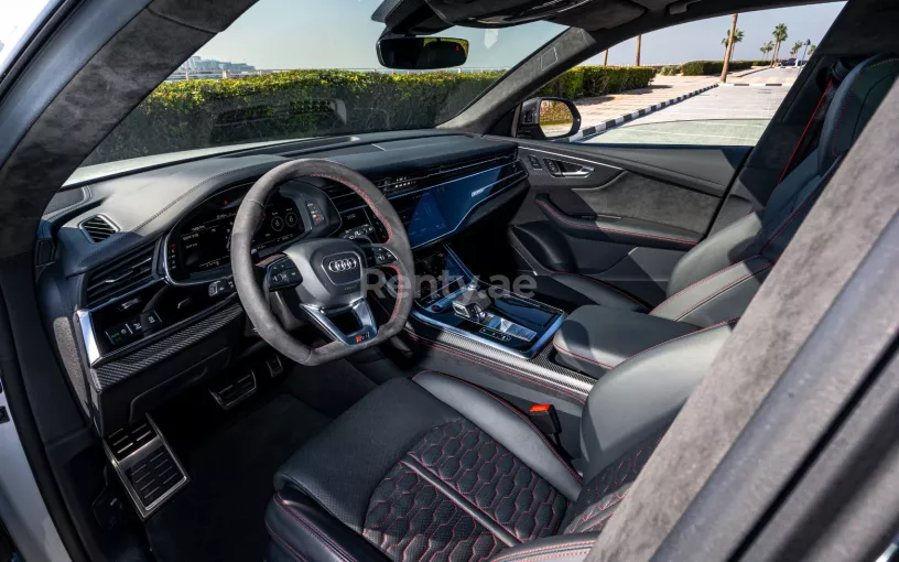 Dubai'de kiralık Audi RSQ8 (Beyaz), 2021