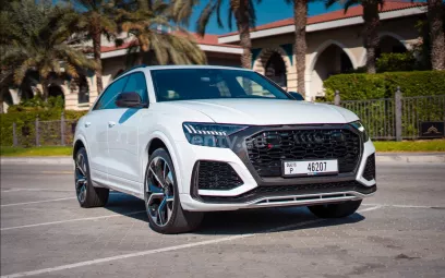 Audi RSQ8 (Blanco), 2021 para alquiler en Dub&aacute;i