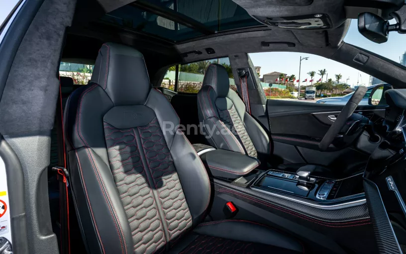 Dubai'de kiralık Audi RSQ8 (Beyaz), 2021