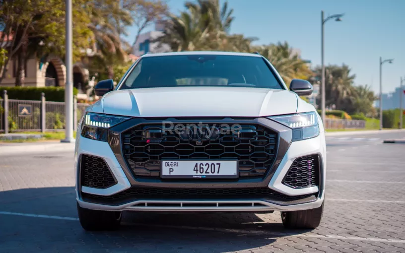 Dubai'de kiralık Audi RSQ8 (Beyaz), 2021