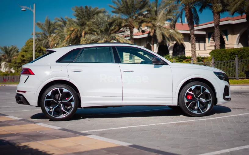 Dubai'de kiralık Audi RSQ8 (Beyaz), 2021