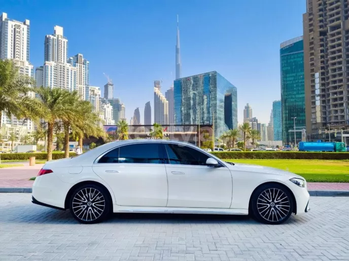 在迪拜 租 梅赛德斯 S500 级 (白色), 2021