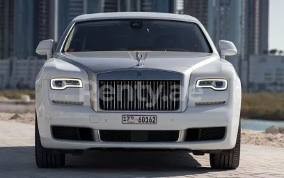 Rolls Royce Ghost (Blanco), 2019 para alquiler en Abu Dhabi