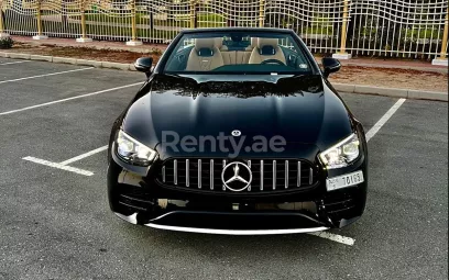 Mercedes E450 Convertible (Черный), 2020 для аренды в Дубай