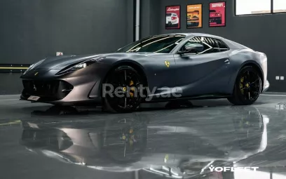 Dubai'de kiralık Ferrari 812 GTS (Gri), 2020