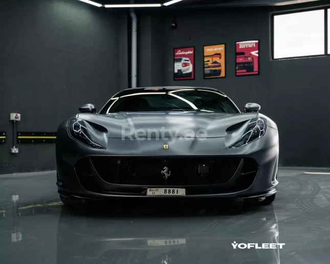 Ferrari 812 GTS (Grigio), 2020 in affitto a Dubai