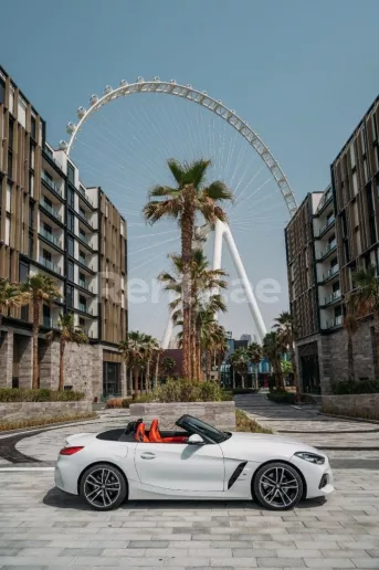 在迪拜 租 宝马 Z4 敞篷车 (白色), 2020
