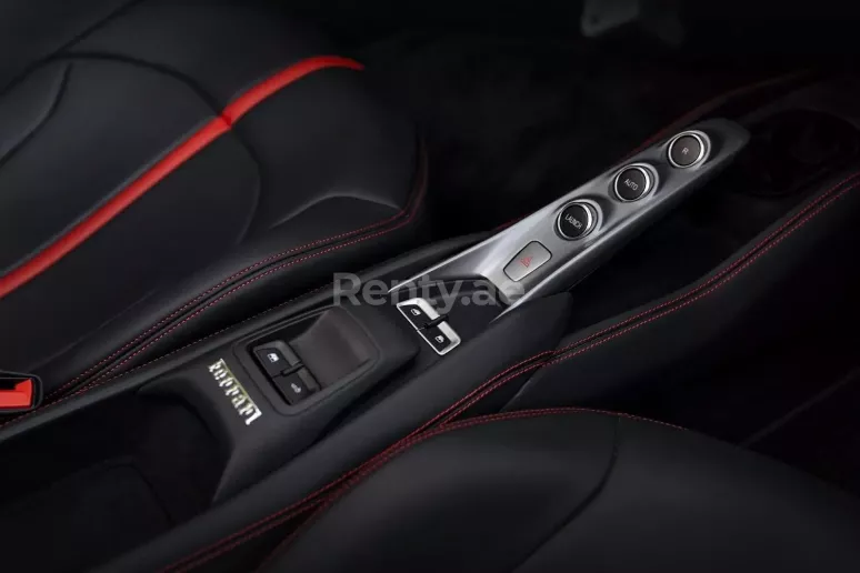 إيجار فيراري F8 تريبوتو سبايدر (أحمر), 2022 في دبي