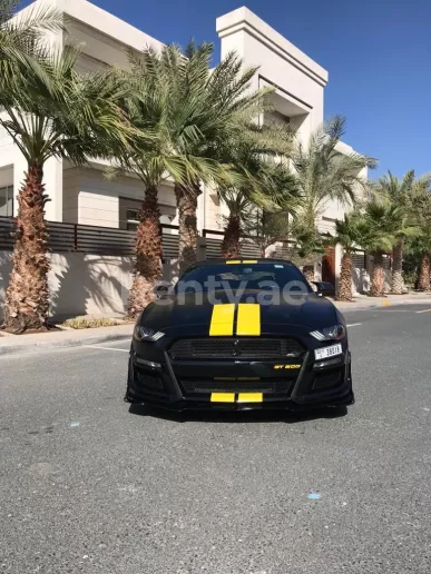 在迪拜 租 福特野马 V8 敞篷车 (黑色), 2020