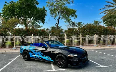 Ford Mustang Convertible (Noir), 2021 &agrave; louer &agrave; Duba&iuml;