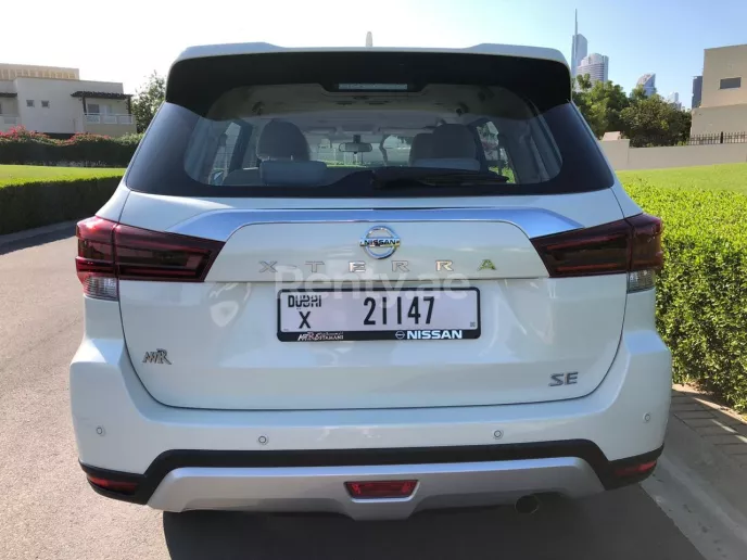 Nissan Xterra (Blanco), 2022 para alquiler en Dub&aacute;i
