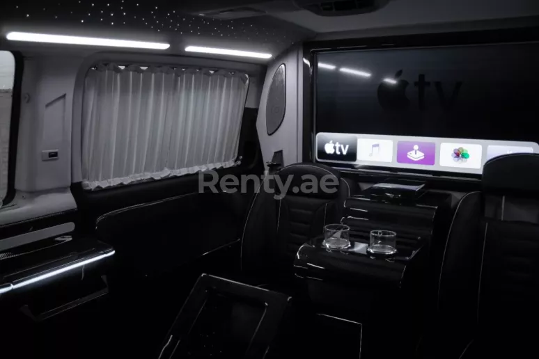 Mercedes Vito VIP Maybach (Zwart), 2020 te huur in Dubai