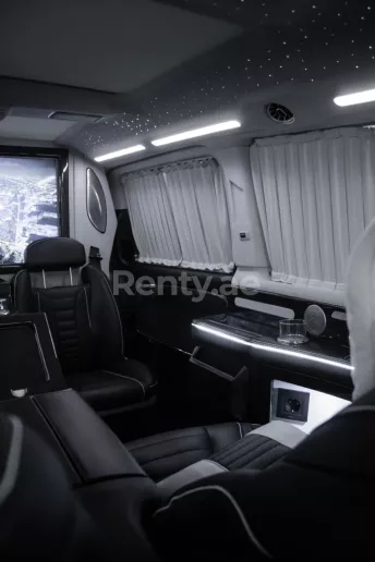 Mercedes Vito VIP Maybach (Zwart), 2020 te huur in Dubai