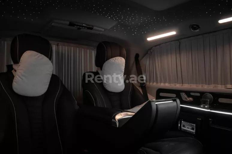 Mercedes Vito VIP Maybach (Zwart), 2020 te huur in Dubai