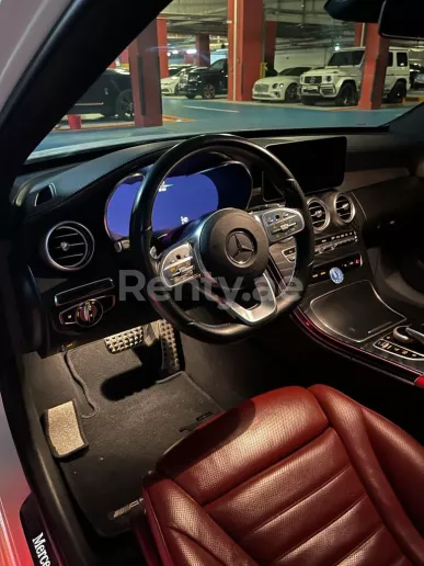 Dubai'de kiralık Mercedes C200 Serisi (Beyaz), 2019