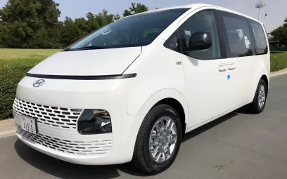 在迪拜 租 现代Staria (白色), 2022