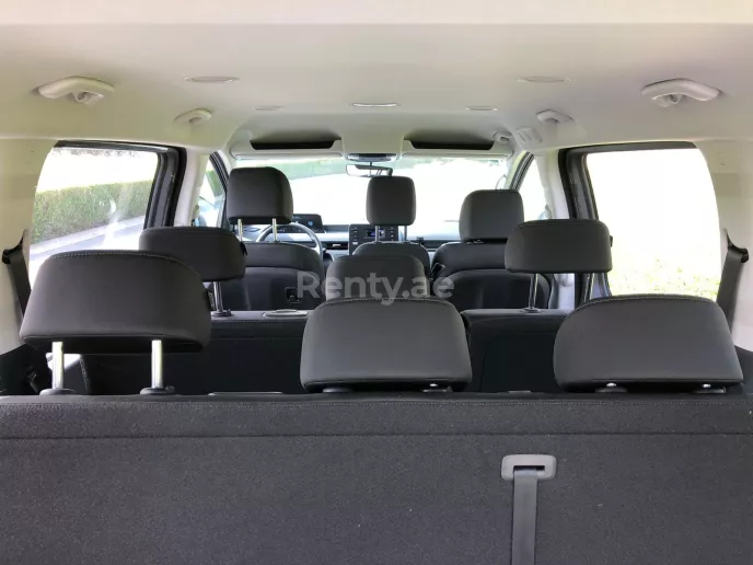 Dubai'de kiralık Hyundai Staria (Beyaz), 2022