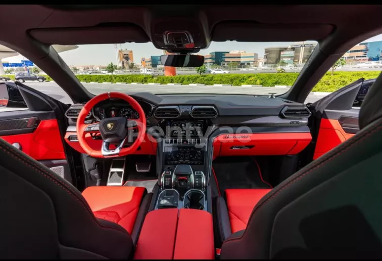 在迪拜 租 兰博基尼乌鲁斯 V8TT (灰色), 2022