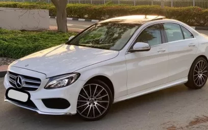 Mercedes C300 Class (Blanc), 2019 &agrave; louer &agrave; Duba&iuml;